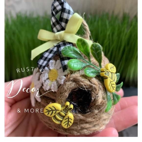 Farmhouse Mini Bee Skep & Metal Bee - Picture 2 of 2